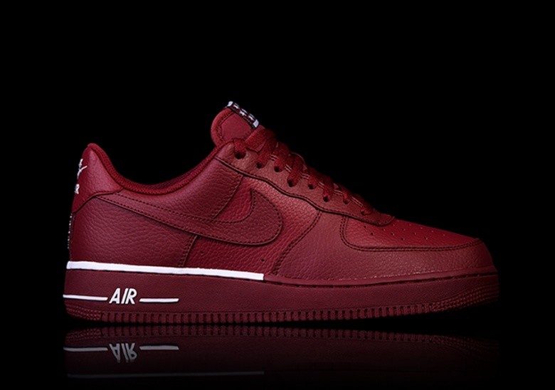 NIKE AIR FORCE 1 '07 TEAM RED price €82 