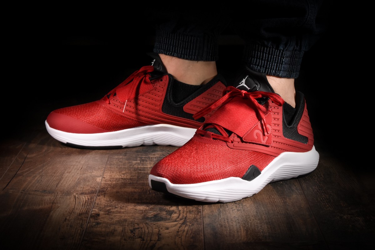 NIKE AIR JORDAN RELENTLESS GYM RED