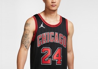 NIKE NBA CHICAGO BULLS LAURI MARKKANEN STATEMENT EDITION SWINGMAN JERSEY BLACK