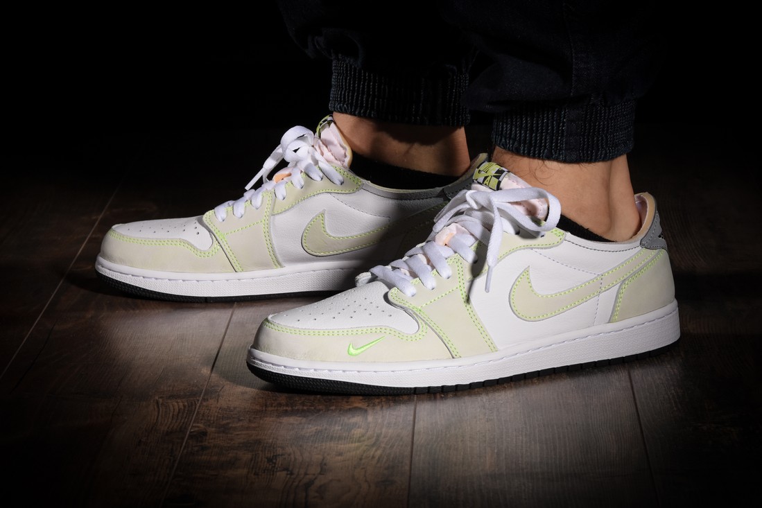 NIKE AIR JORDAN 1 RETRO LOW OG GHOST GREEN