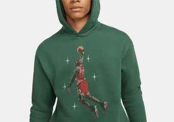 NIKE AIR JORDAN ESSENTIALS FLEECE GRAPHIC HOLIDAY HOODIE NOBLE GREEN