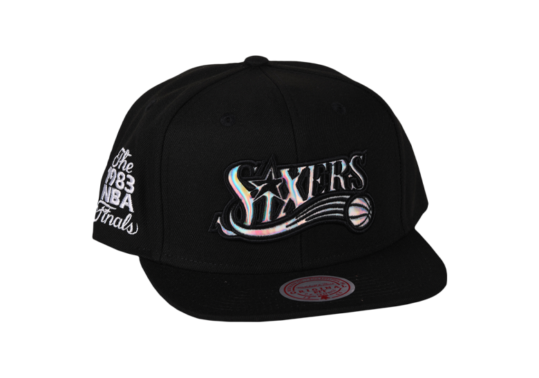 MITCHELL & NESS IRIDESCENT WORDMARK SNAPBACK HWC PHILADELPHIA 76ERS