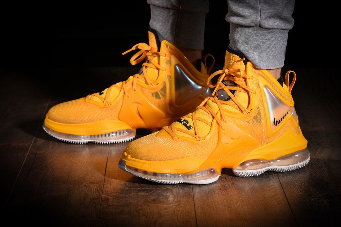 NIKE LEBRON 19 HARD HAT